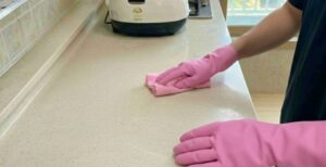 싱크대 상판 닦기