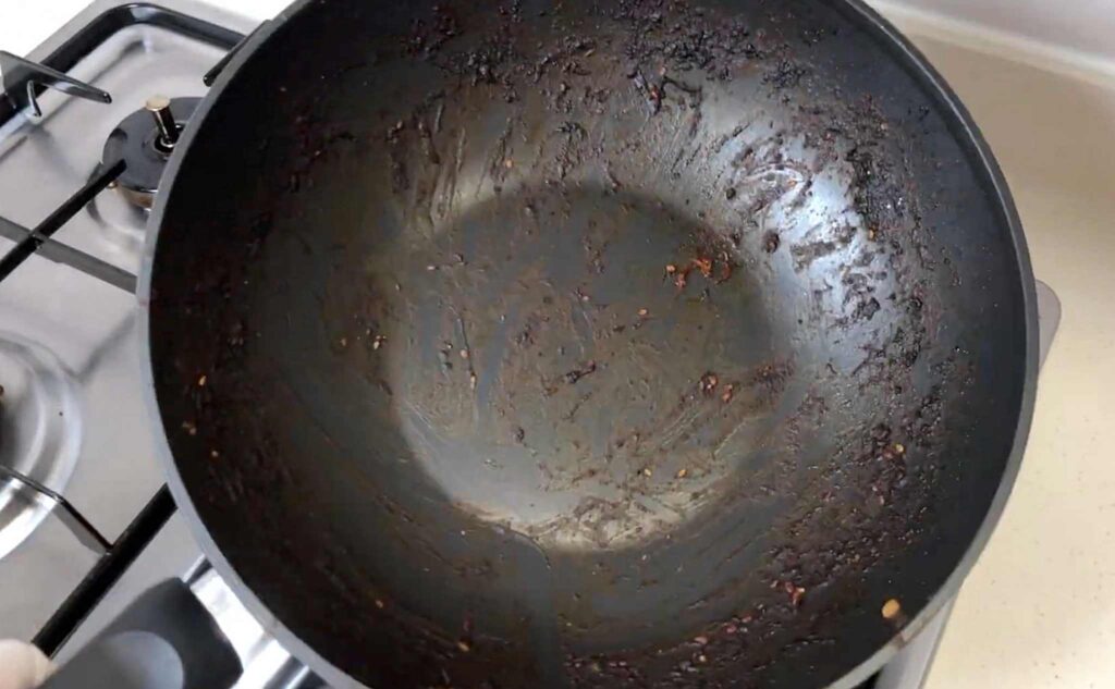 코팅 프라이팬 약불에 올리기